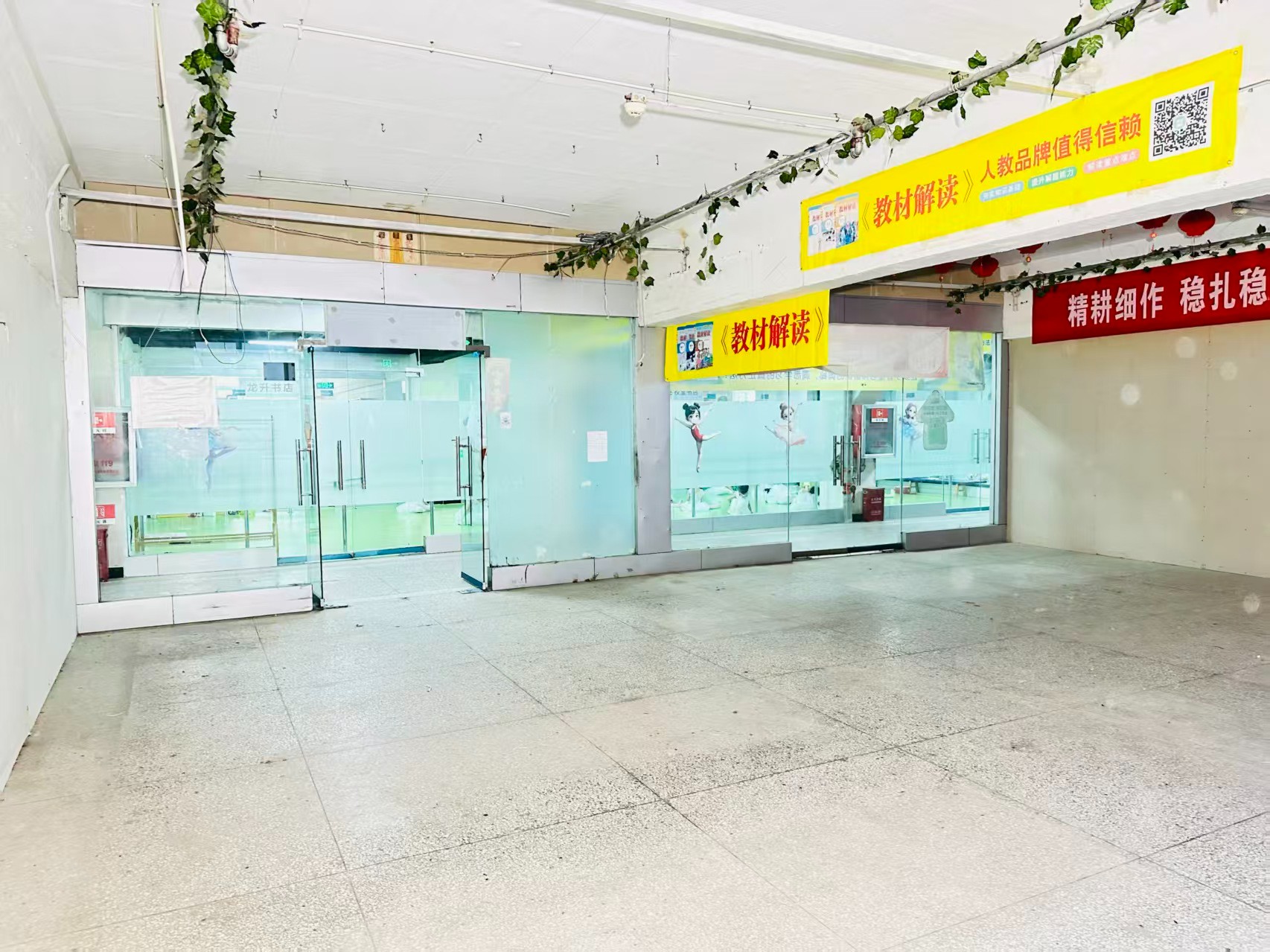 苗南西路提供写字楼、商铺、展示空间、直播间等多种面积选择，满足企业办公、研发、展示、运营等多元需求。